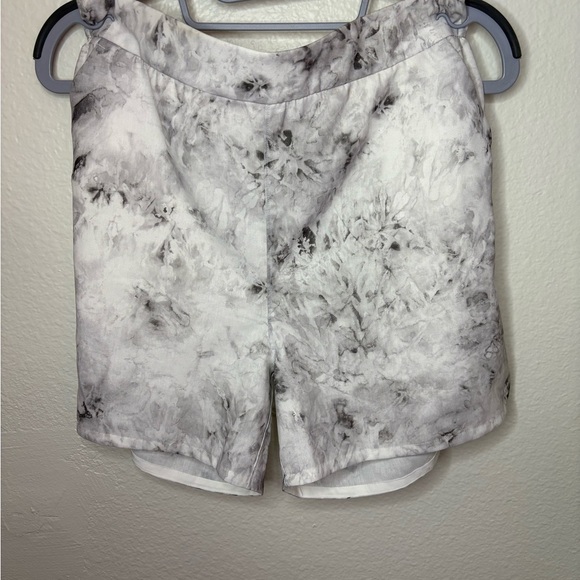 lululemon athletica Pants - LULULEMON Flat-Front RELAXED Short SIZE 6 Aquila Rhino Grey White Marble 4.5"